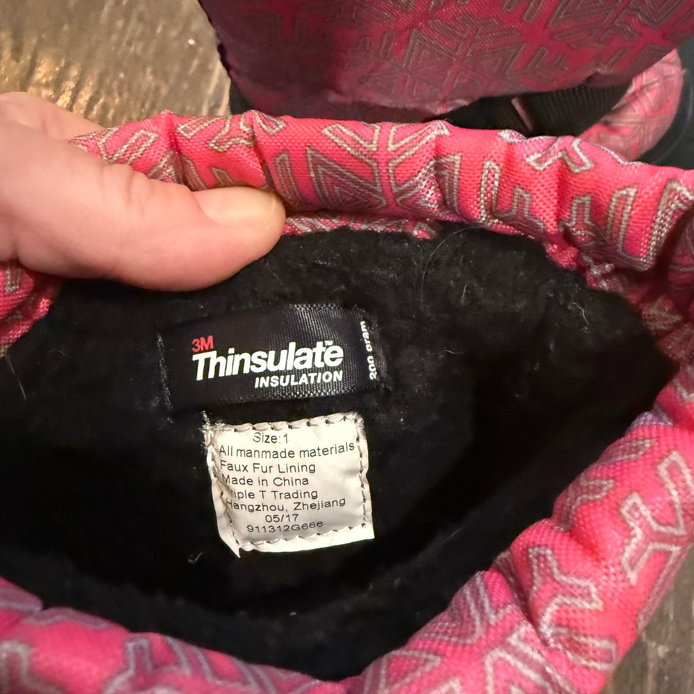 3M Thinsulate Pink and Black Winter Boots - Picture 3 of 3